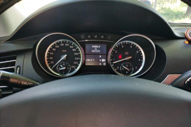Used Mercedes-Benz R-Class 2014 R 320 4MATIC Luxury Model Instrument Cluster
