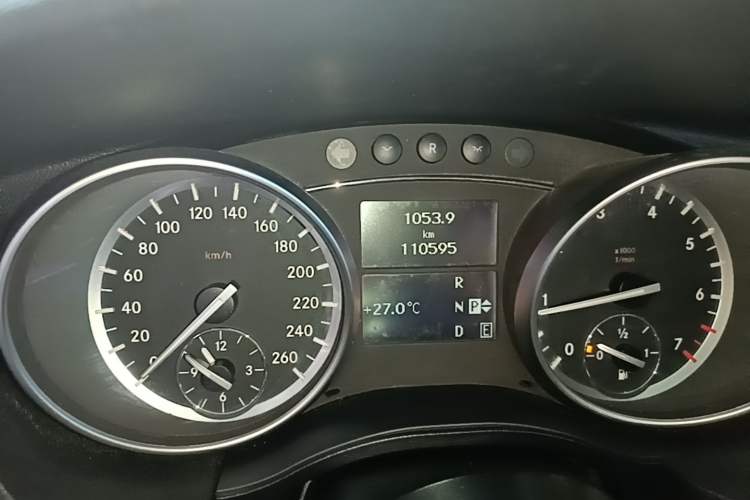 Used Mercedes-Benz R-Class 2014 R 320 4MATIC Business Model Instrument Cluster