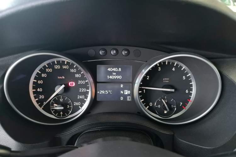 Used Mercedes-Benz R-Class 2014 R 320 4MATIC Business Model Instrument Cluster