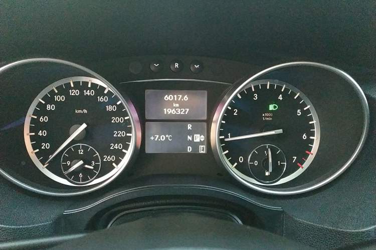 Used Mercedes-Benz R-Class 2014 R 320 4MATIC Luxury Model Instrument Cluster
