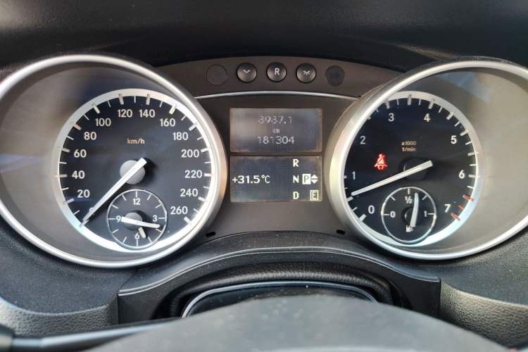 Used Mercedes-Benz R-Class 2014 R 320 4MATIC Business Model Instrument Cluster