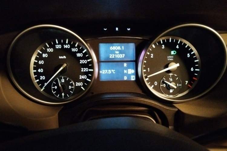 Used Mercedes-Benz R-Class 2014 R 320 4MATIC Luxury Model Instrument Cluster