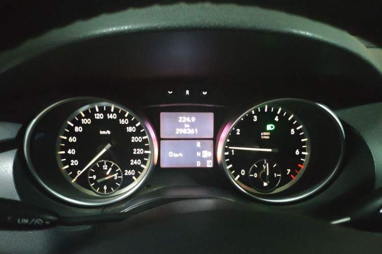 Used Mercedes-Benz R-Class 2014 R 320 4MATIC Luxury Model Instrument Cluster