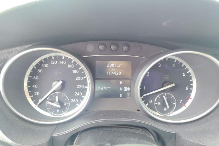Used Mercedes-Benz R-Class 2014 R 320 4MATIC Business Model Instrument Cluster