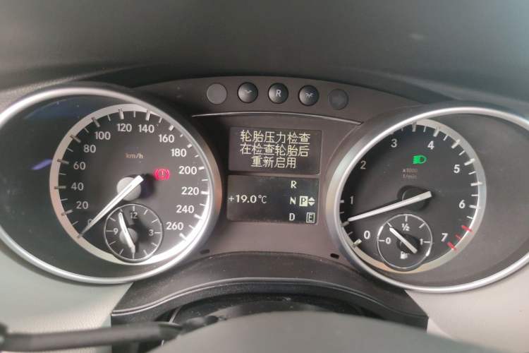 Used Mercedes-Benz R-Class 2014 R 400 4MATIC Luxury Model Instrument Cluster