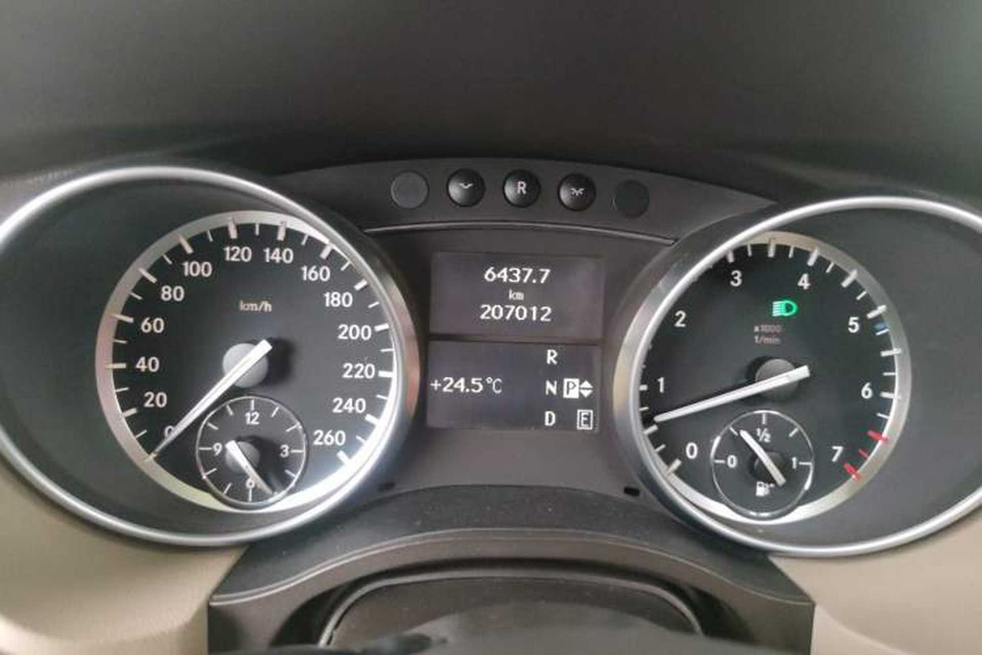 Used Mercedes-Benz R-Class 2014 R 400 4MATIC Business Model Instrument Cluster
