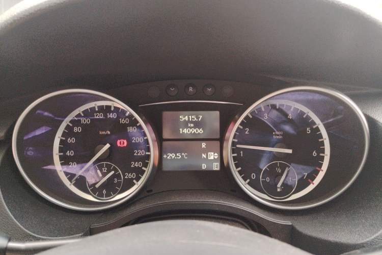 Used Mercedes-Benz R-Class 2014 R 400 4MATIC Business Model Instrument Cluster