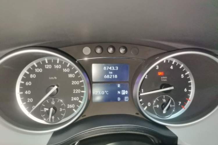 Used Mercedes-Benz R-Class 2014 R 320 4MATIC Business Model Instrument Cluster