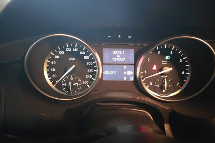 Used Mercedes-Benz R-Class 2014 R 400 4MATIC Business Model Instrument Cluster