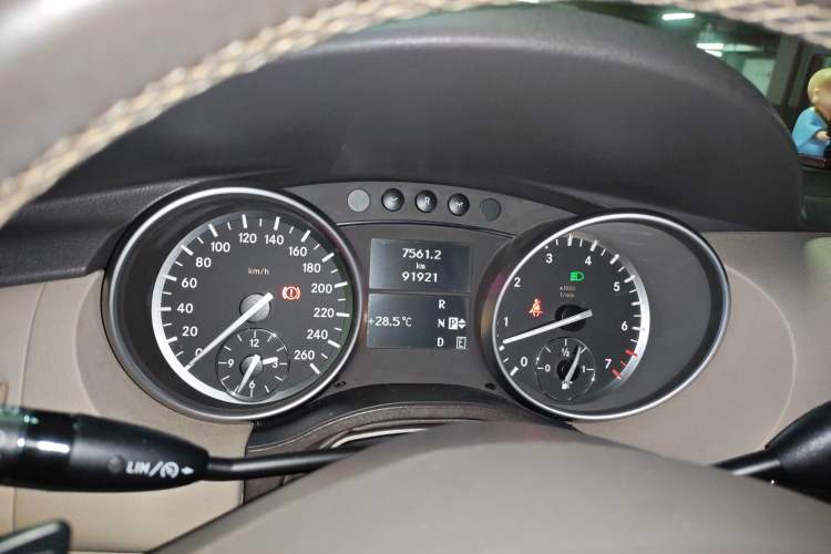 Used Mercedes-Benz R-Class 2014 R 400 4MATIC Business Model Instrument Cluster
