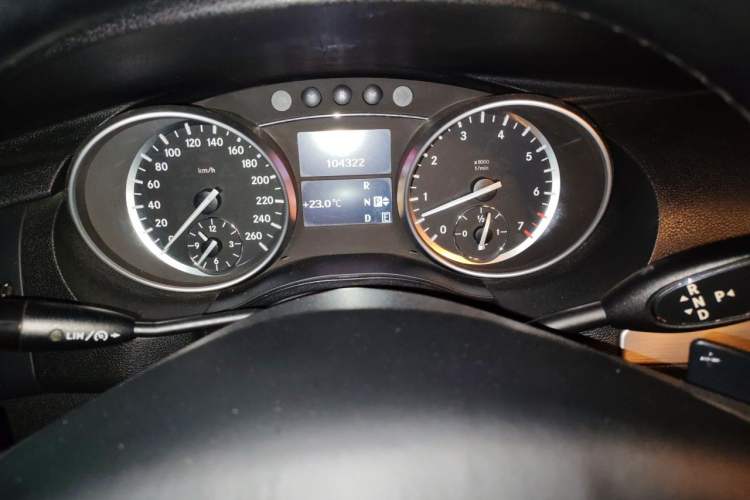 Used Mercedes-Benz R-Class 2014 R 320 4MATIC Business Model Instrument Cluster