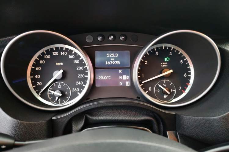 Used Mercedes-Benz R-Class 2014 R 320 4MATIC Business Model Instrument Cluster