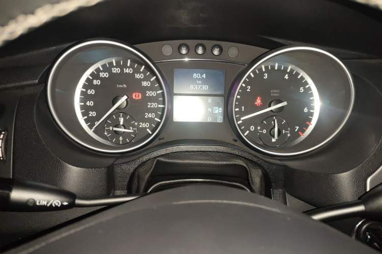 Used Mercedes-Benz R-Class 2014 R 320 4MATIC Business Model Instrument Cluster
