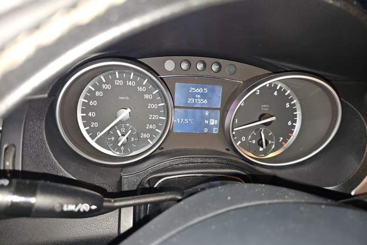 Used Mercedes-Benz R-Class 2014 R 320 4MATIC Business Model Instrument Cluster
