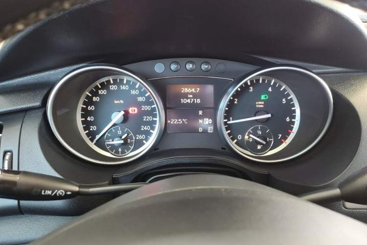 Used Mercedes-Benz R-Class 2014 R 320 4MATIC Business Model Instrument Cluster