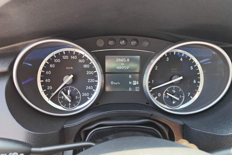 Used Mercedes-Benz R-Class 2014 R 320 4MATIC Business Model Instrument Cluster