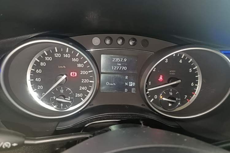 Used Mercedes-Benz R-Class 2014 R 320 4MATIC Business Model Instrument Cluster