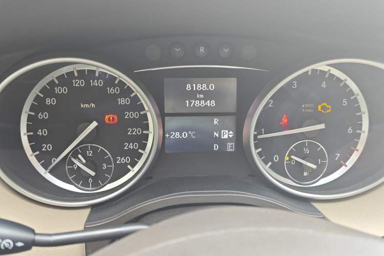Used Mercedes-Benz R-Class 2014 R 400 4MATIC Business Model Instrument Cluster