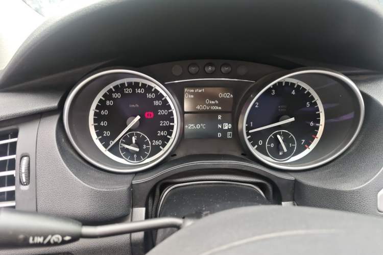 Used Mercedes-Benz R-Class 2014 R 320 4MATIC Business Model Instrument Cluster