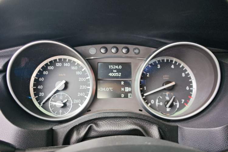 Used Mercedes-Benz R-Class 2014 R 320 4MATIC Business Model Instrument Cluster