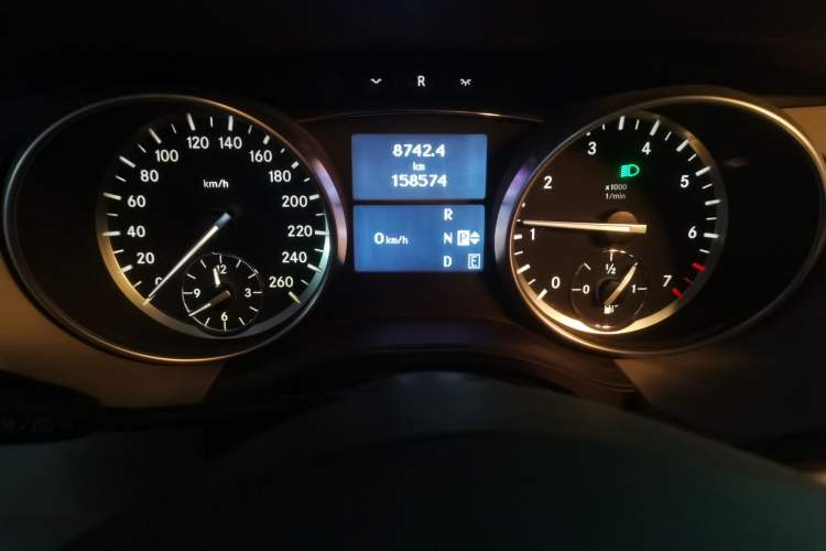 Used Mercedes-Benz R-Class 2014 R 320 4MATIC Business Model Instrument Cluster