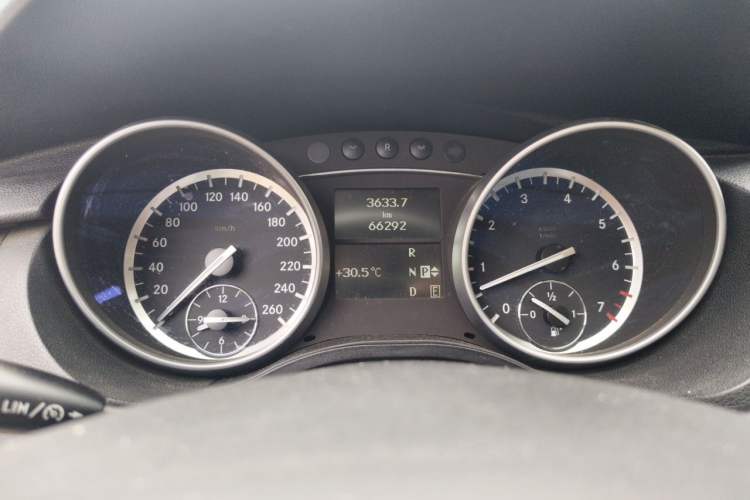 Used Mercedes-Benz R-Class 2014 R 320 4MATIC Business Model Instrument Cluster