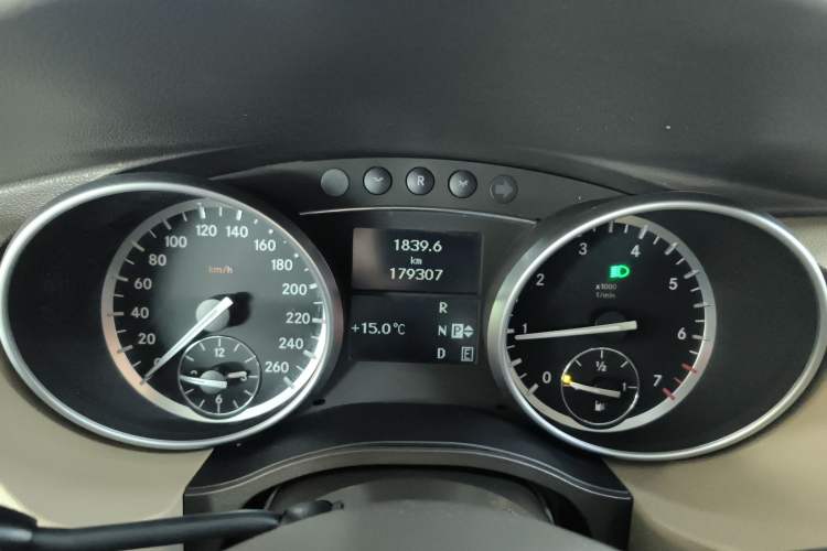Used Mercedes-Benz R-Class 2014 R 320 4MATIC Luxury Model Instrument Cluster