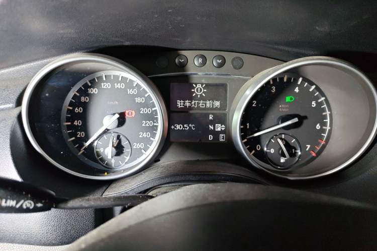Used Mercedes-Benz R-Class 2014 R 320 4MATIC Business Model Instrument Cluster