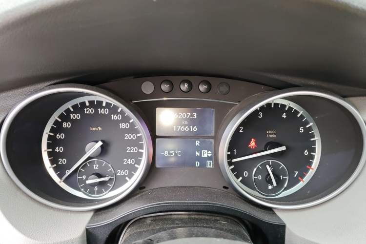 Used Mercedes-Benz R-Class 2014 R 400 4MATIC Business Model Instrument Cluster