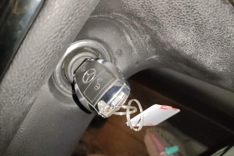 Used Mercedes-Benz R-Class 2014 R 320 4MATIC Business Model Interior 1