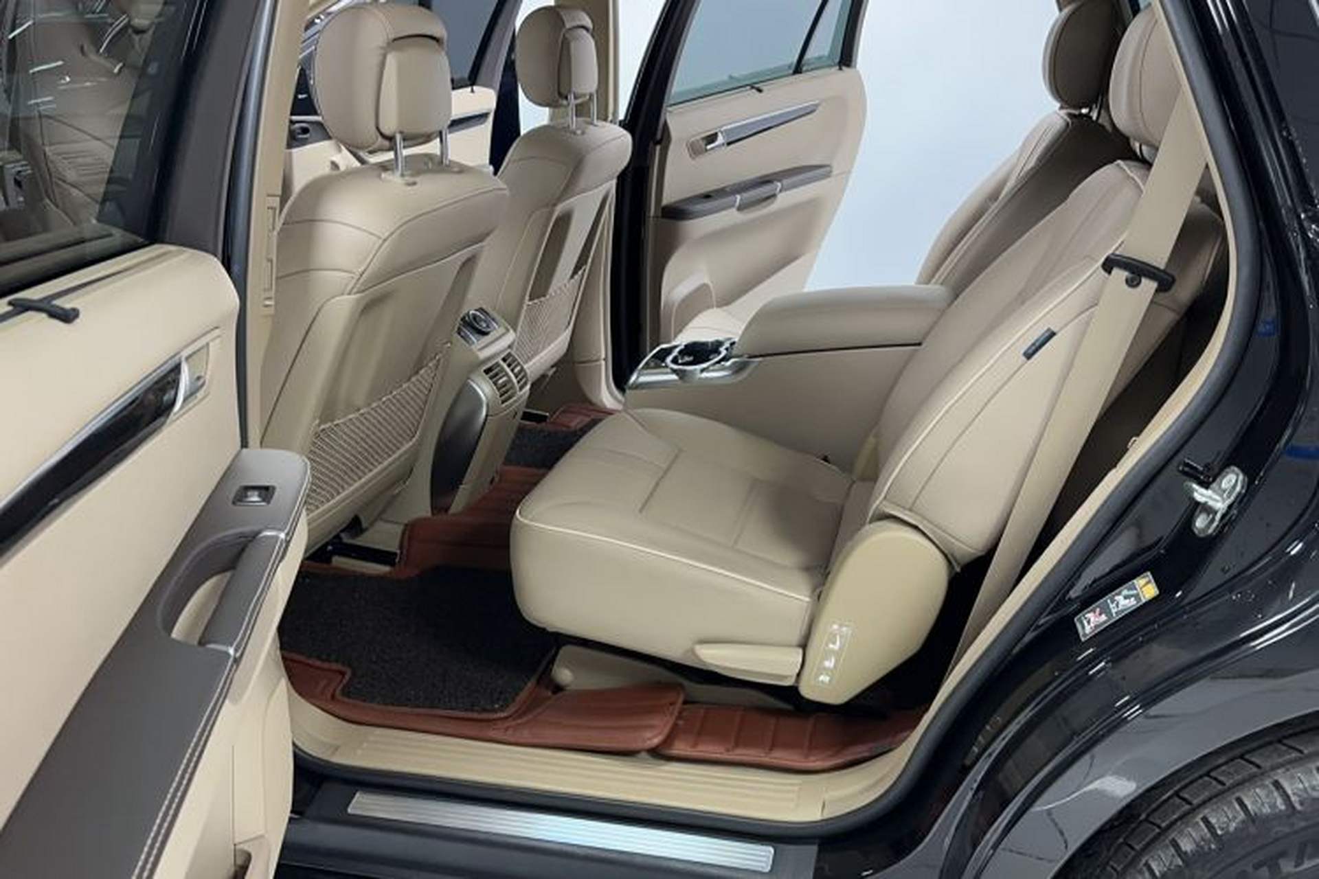 Used Mercedes-Benz R-Class 2014 R 400 4MATIC Luxury Model Interior 1