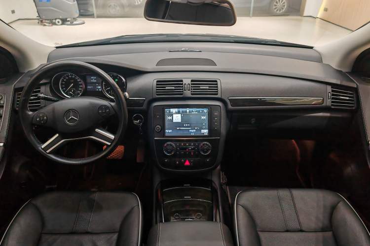 Used Mercedes-Benz R-Class 2014 R 400 4MATIC Business Model Interior 1