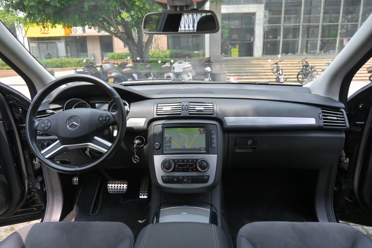 Used Mercedes-Benz R-Class 2014 R 320 4MATIC Business Model Interior 1