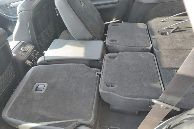 Used Mercedes-Benz R-Class 2014 R 320 4MATIC Business Model Interior 1