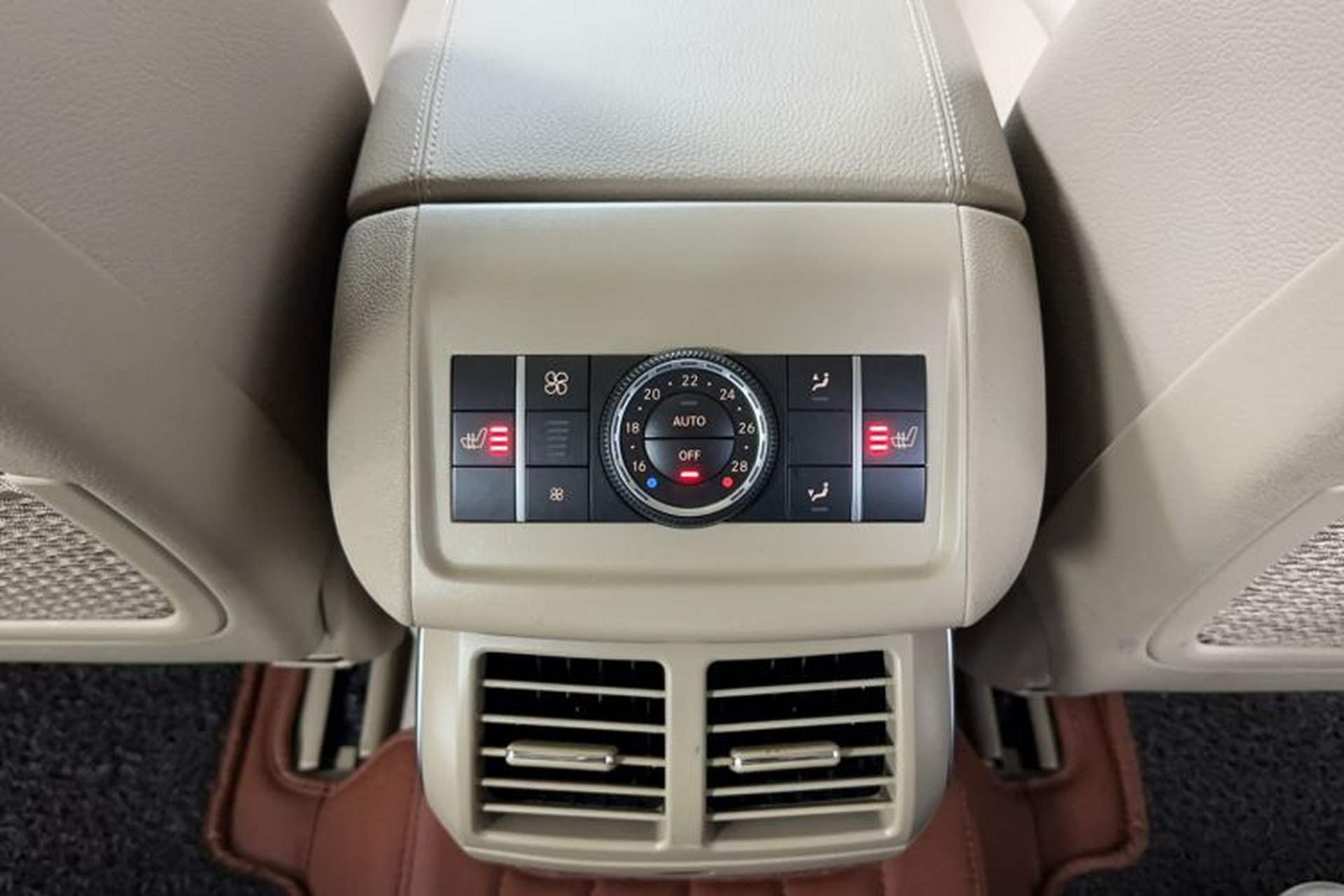 Used Mercedes-Benz R-Class 2014 R 400 4MATIC Luxury Model Interior 11