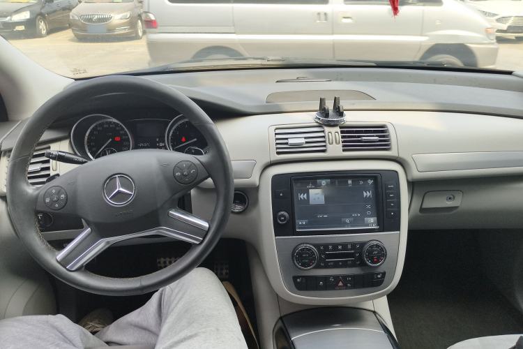 Used Mercedes-Benz R-Class 2014 R 320 4MATIC Business Model Interior 2