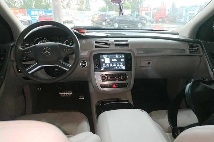 Used Mercedes-Benz R-Class 2014 R 320 4MATIC Business Model Interior 2