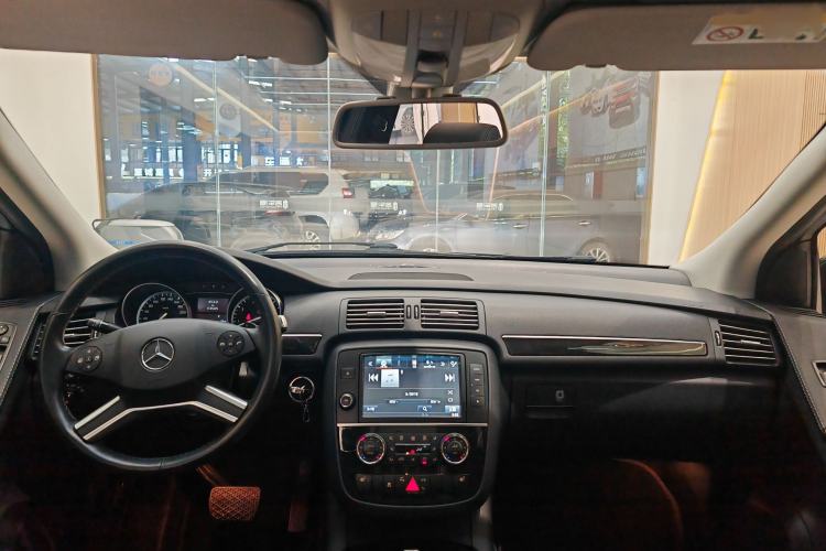 Used Mercedes-Benz R-Class 2014 R 400 4MATIC Business Model Interior 2