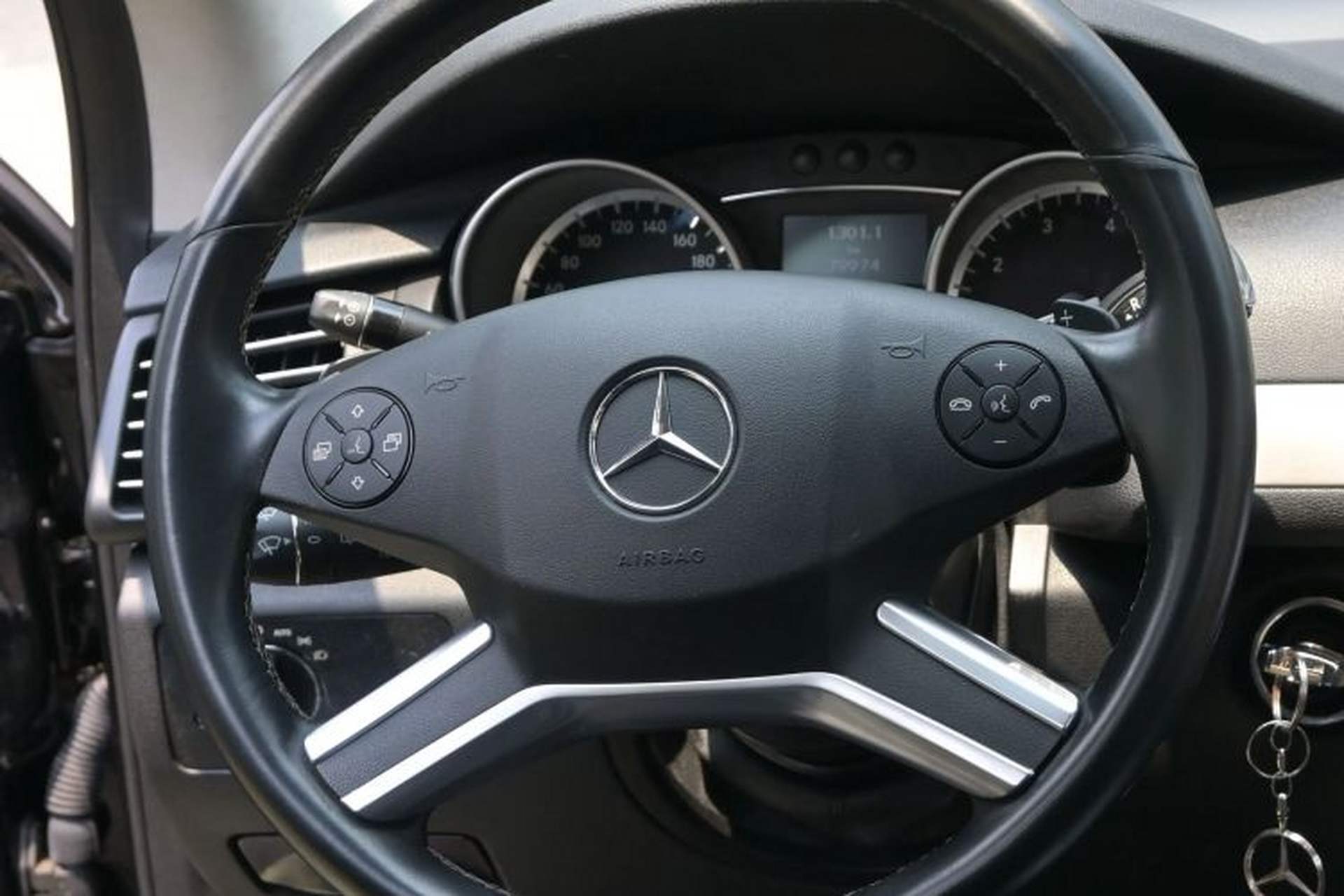 Used Mercedes-Benz R-Class 2014 R 320 4MATIC Business Model Interior 2