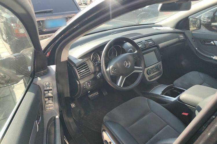 Used Mercedes-Benz R-Class 2014 R 320 4MATIC Business Model Interior 2
