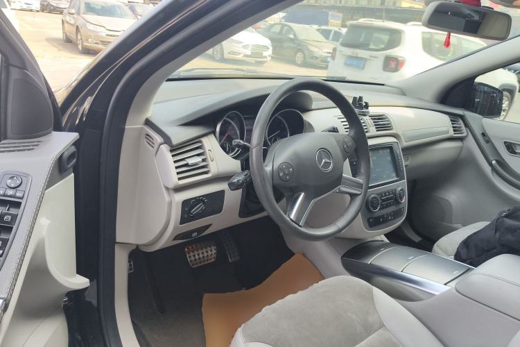 Used Mercedes-Benz R-Class 2014 R 320 4MATIC Business Model Interior 3