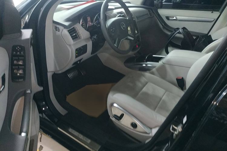 Used Mercedes-Benz R-Class 2014 R 320 4MATIC Business Model Interior 3