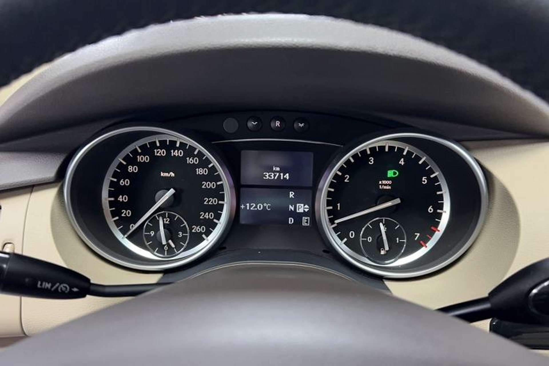 Used Mercedes-Benz R-Class 2014 R 400 4MATIC Luxury Model Interior 3