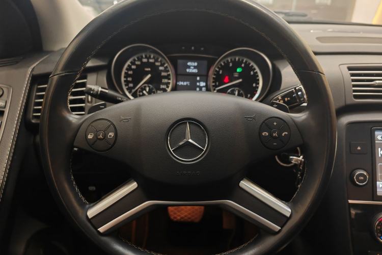 Used Mercedes-Benz R-Class 2014 R 400 4MATIC Business Model Interior 3