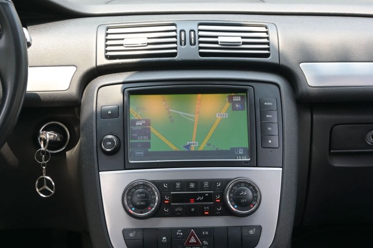 Used Mercedes-Benz R-Class 2014 R 320 4MATIC Business Model Interior 3