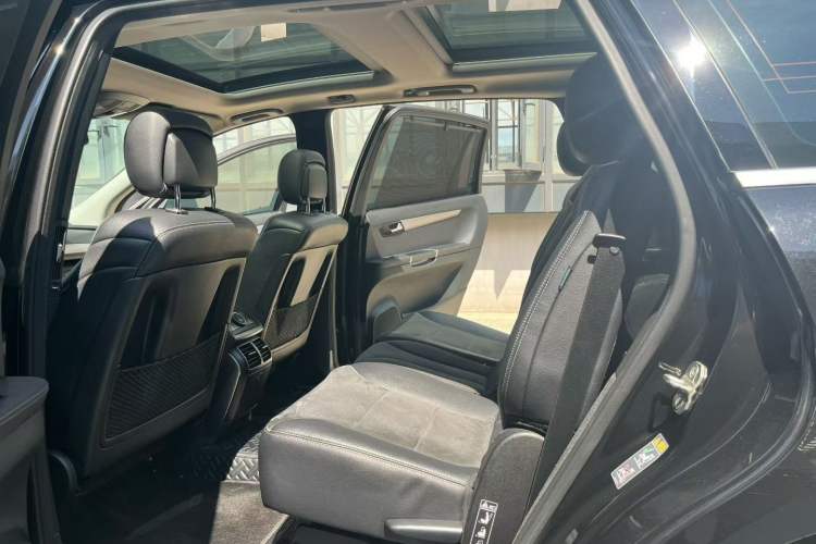 Used Mercedes-Benz R-Class 2014 R 320 4MATIC Business Model Interior 3