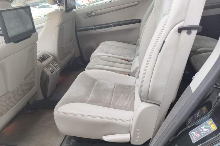 Used Mercedes-Benz R-Class 2014 R 320 4MATIC Business Model Interior 4