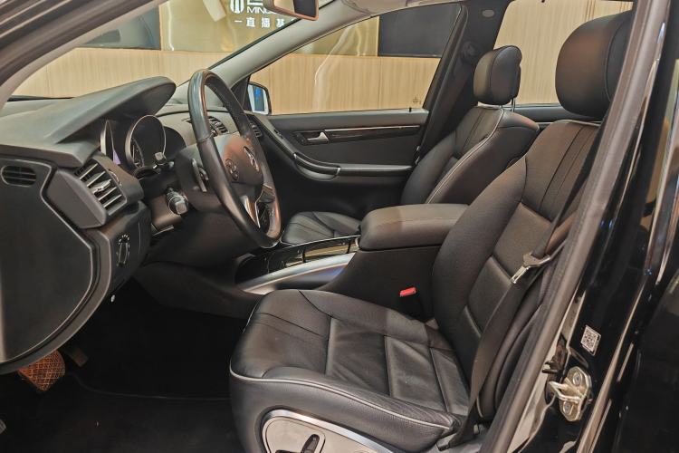 Used Mercedes-Benz R-Class 2014 R 400 4MATIC Business Model Interior 4