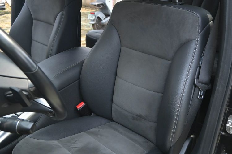 Used Mercedes-Benz R-Class 2014 R 320 4MATIC Business Model Interior 4