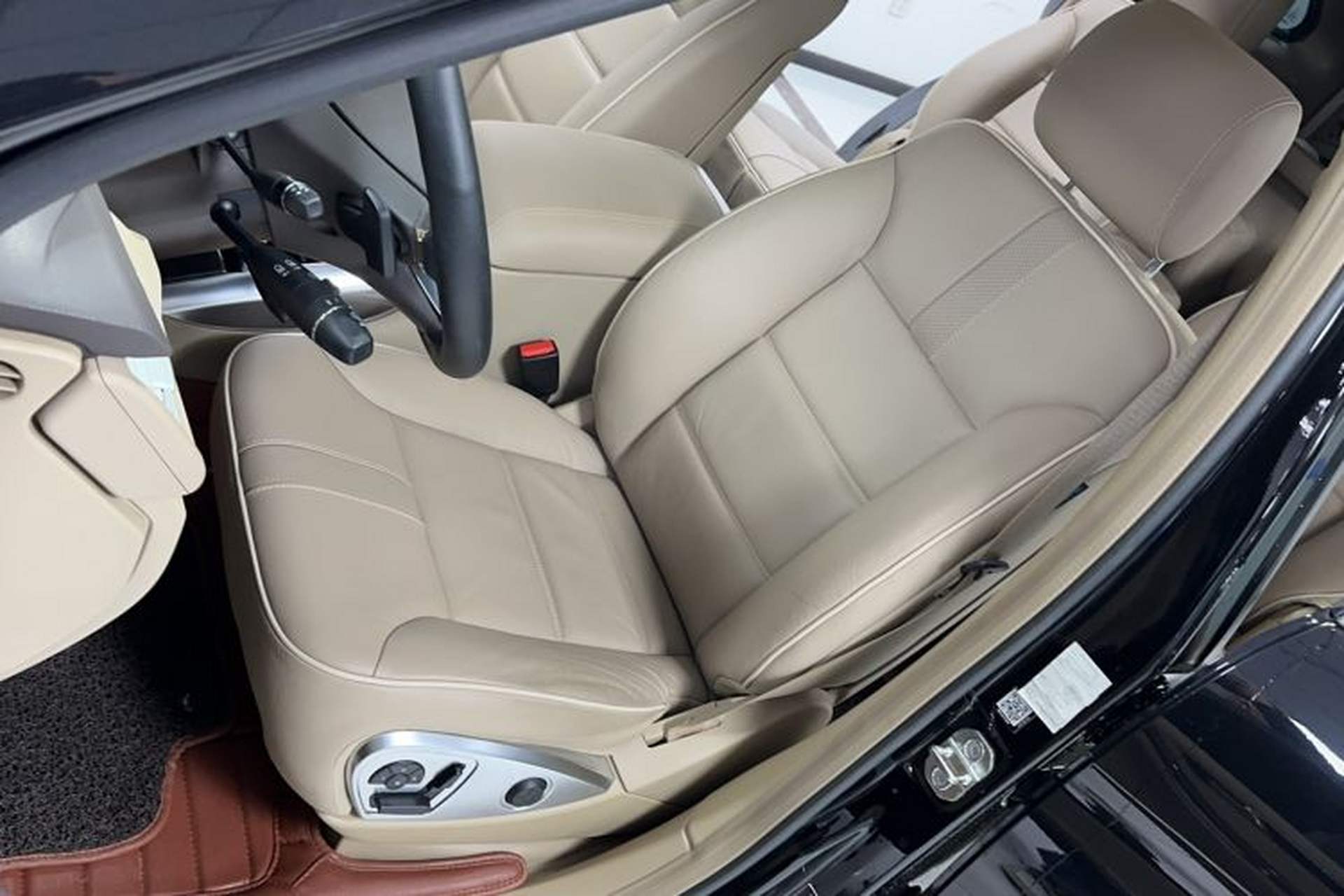 Used Mercedes-Benz R-Class 2014 R 400 4MATIC Luxury Model Interior 5